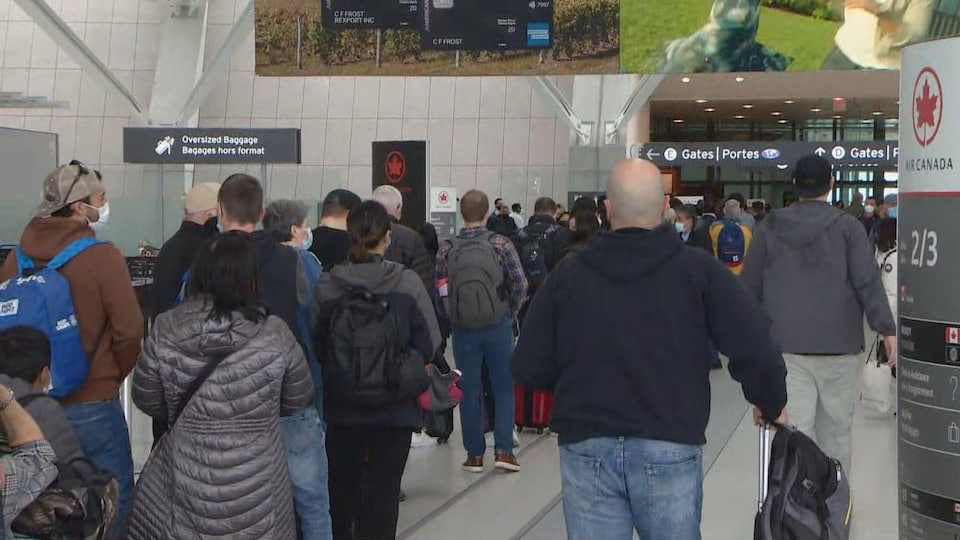 Long queue at the airport.