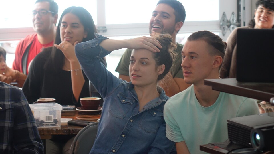 Aficionados viendo el partido.