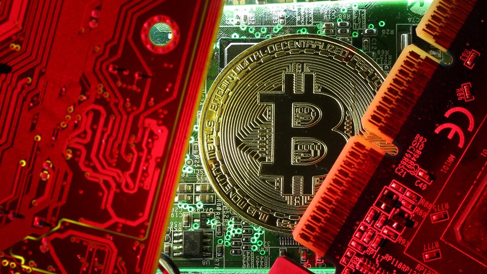 Une pièce de monnaie représentant un bitcoin