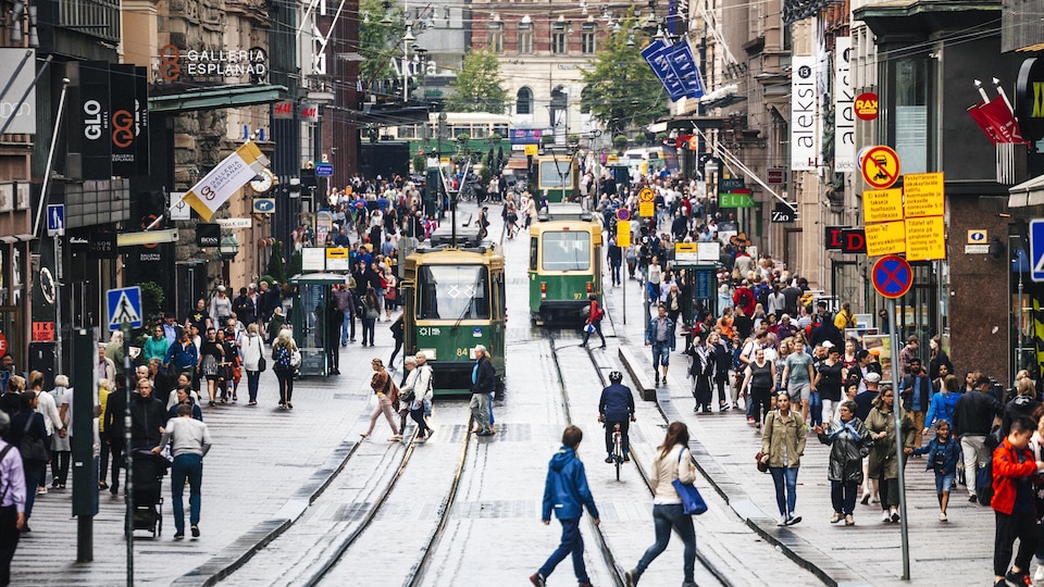Une rue de la ville d'Helsinki en Finlande.