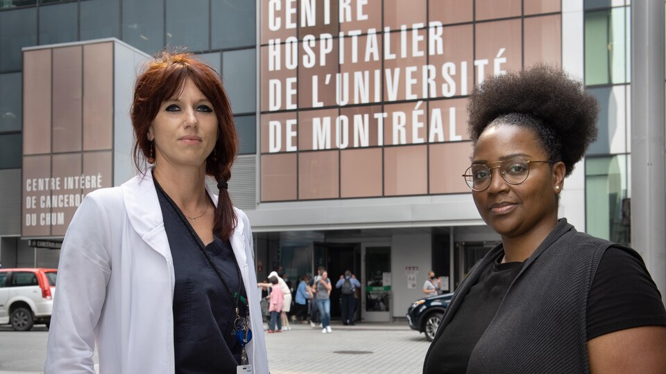 Les deux infirmières devant le CHUM.