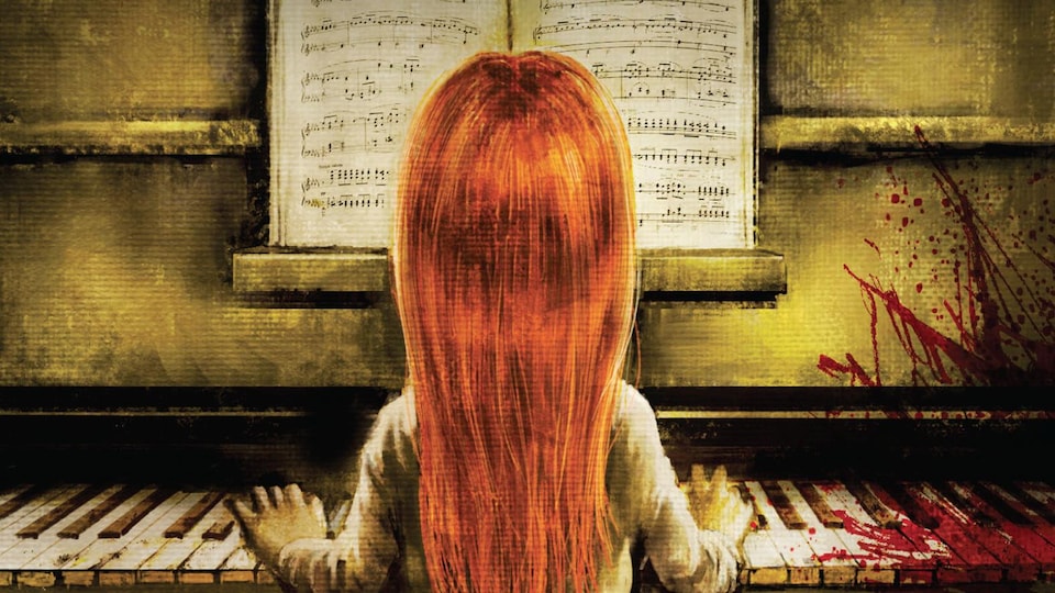 Le couverture du livre est illustrée d'une jeune fille de dos, assise au piano.