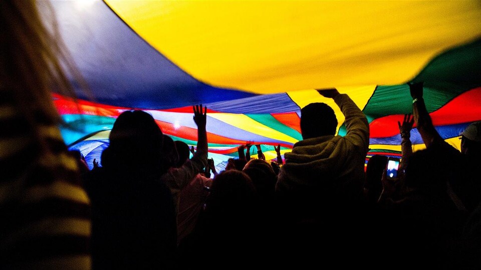 La foule lors d'un spectacle de Rich Aucoin au Festival de musique émergente de l'Abitibi-Témiscamingue