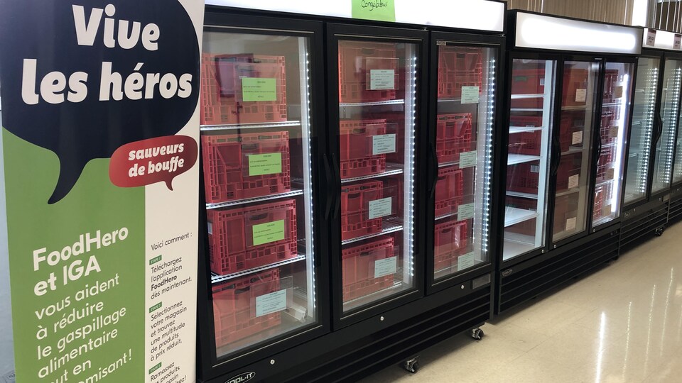 Les bacs réfrigérés dans lesquels se trouvent les aliments mis en vente sur la plateforme Foodhero.