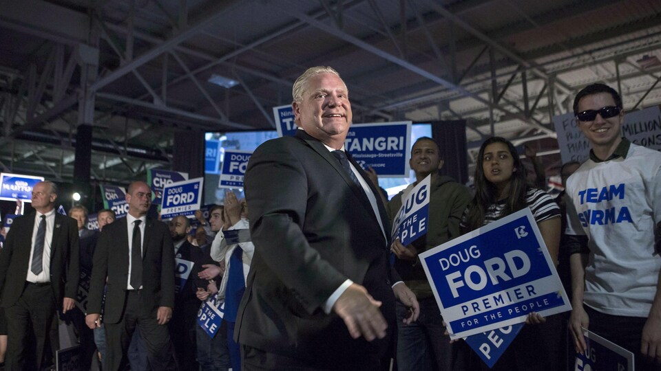 Doug Ford avec des partisans.