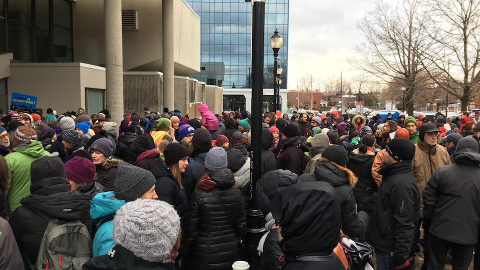 Le collectif La planète s'invite au parlement a rassemblé plus de 400 personnes samedi à Trois-Rivières.
