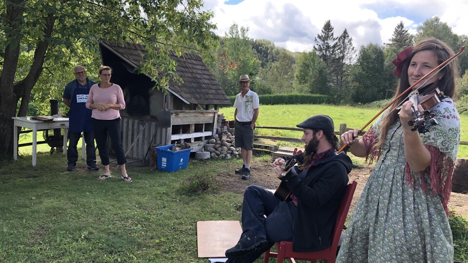 La municipalité de L'AnseSaintJean fière de ses 46 fours à pain