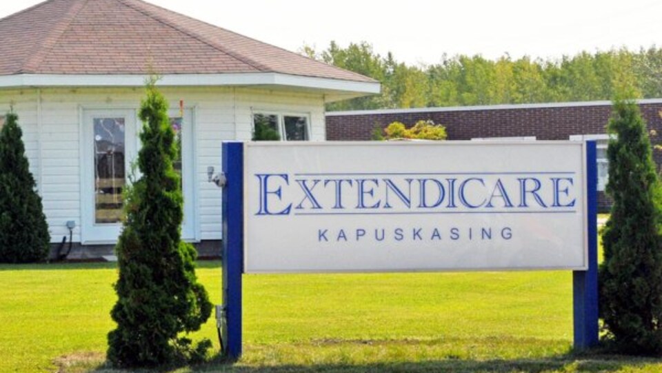 Un panneau devant le foyer Extendicare de Kapuskasing.