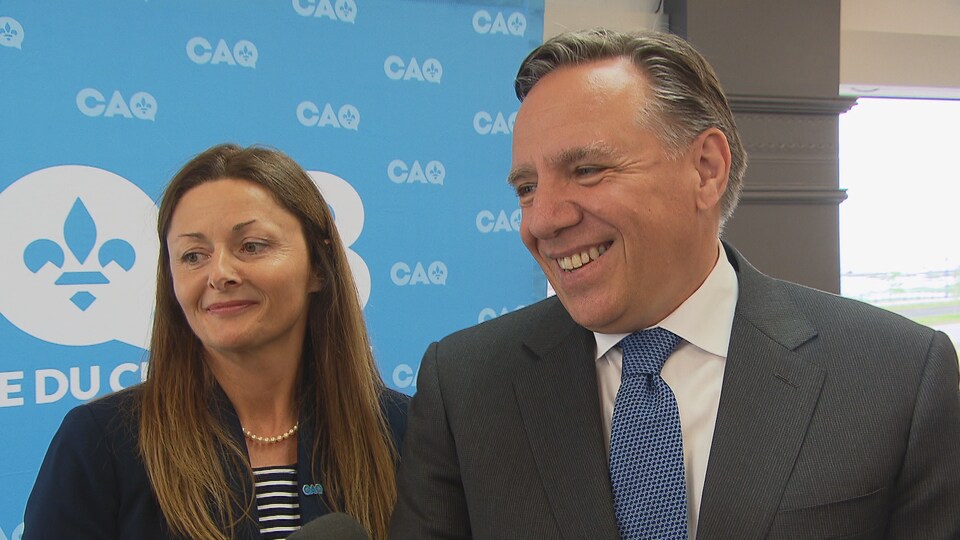 Le chef de la CAQ, François Legault, est venu présenter la candidate dans la circonscription de Rimouski, Nancy Lévesque.