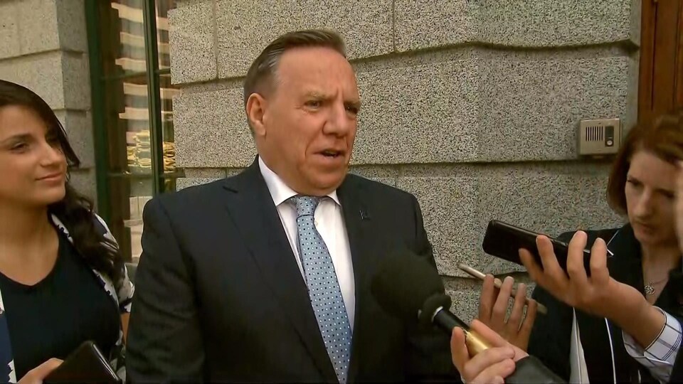 François Legault ,en mêlée de presse.