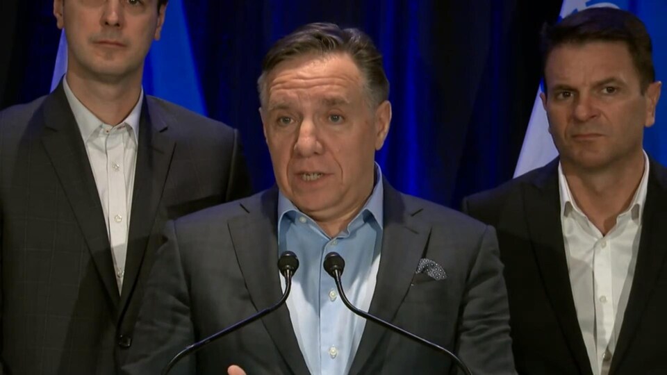 François Legault lors d'un point de presse.