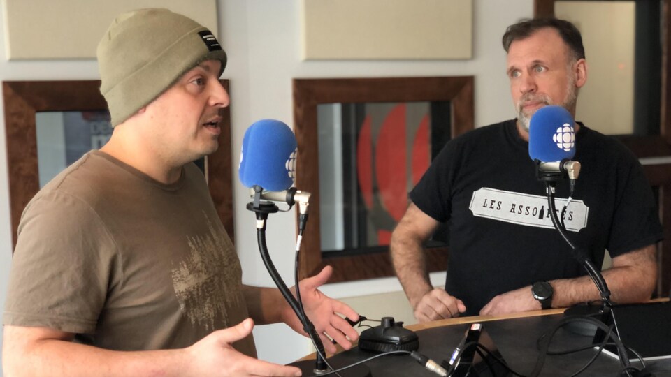 François-Michel Denommé et Louis-Paul Willis dans les studio de Radio-Canada.
