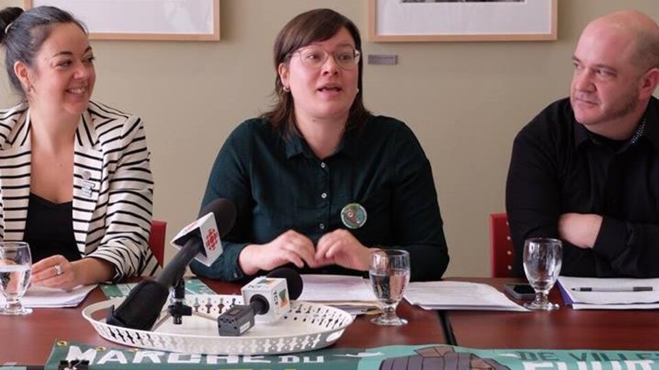 Véronique Laflamme répond aux questions des journalistes
