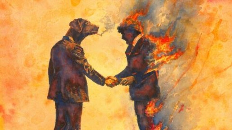Un homme à la tête de chien serre la main d'un homme en feu.