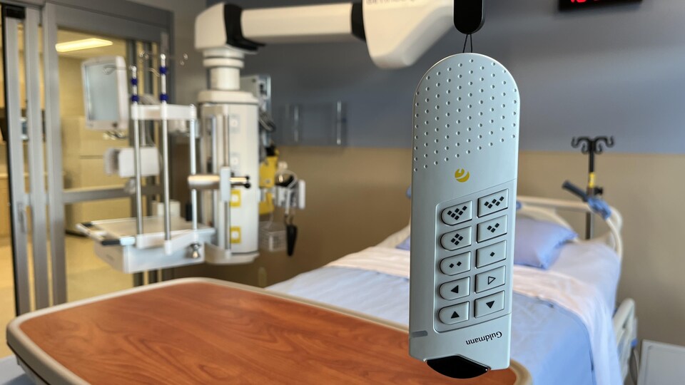 Un lit d'hôpital.