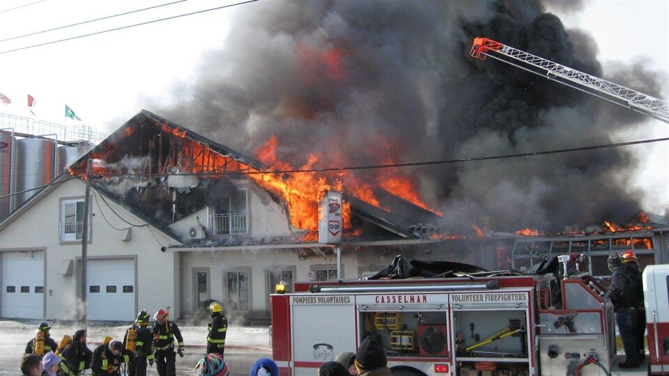 Les flammes ont complètement ravagé la fromagerie.