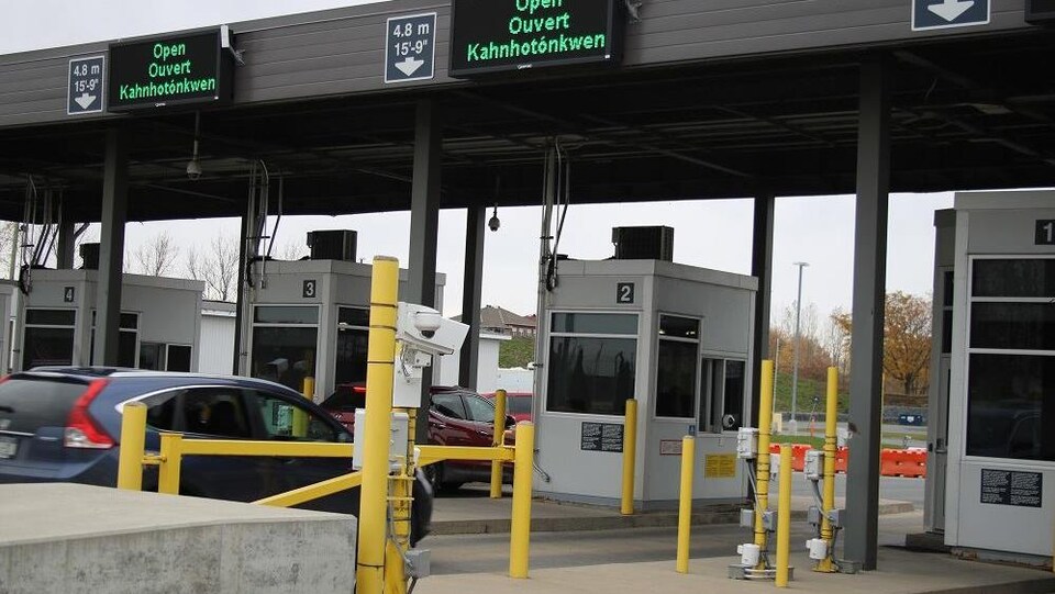 L’affichage au poste frontalier de Cornwall maintenant en mohawk