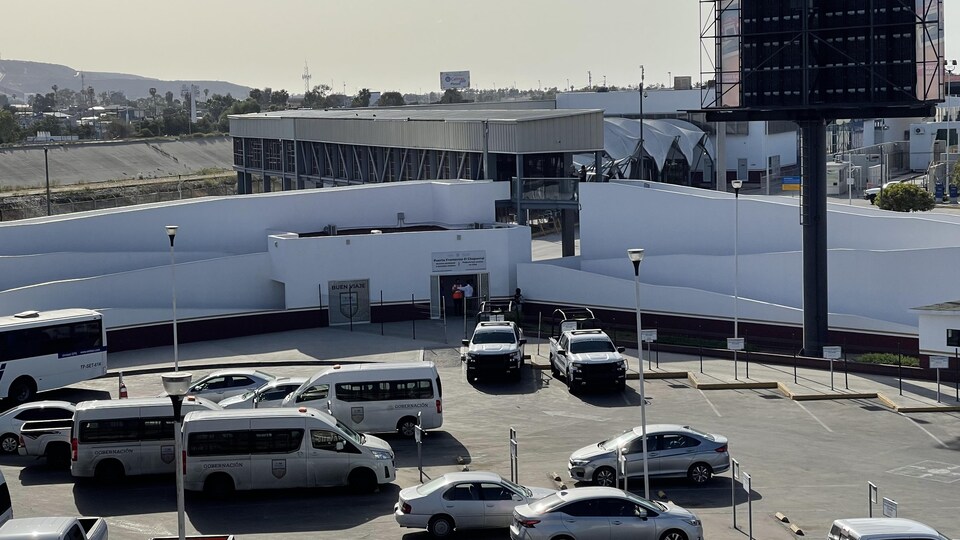 A pole on the border.