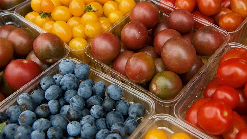 Des fruits et légumes à l'épicerie