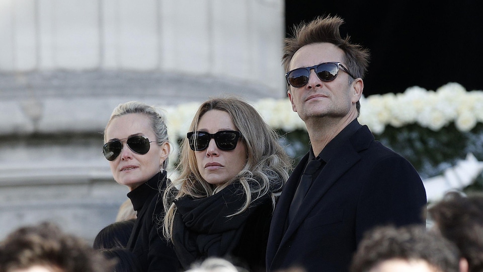 Laeticia Hallyday, Laura Smet et David Hallyday assistent aux funérailles du rockeur Johnny Hallyday en décembre dernier.