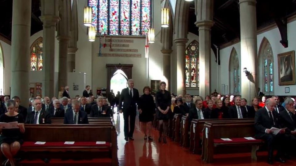 L’arrivée du premier ministre du Nouveau-Brunswick Blaine Higgs et de sa famille à la cathédrale Christ Church de Fredericton. 