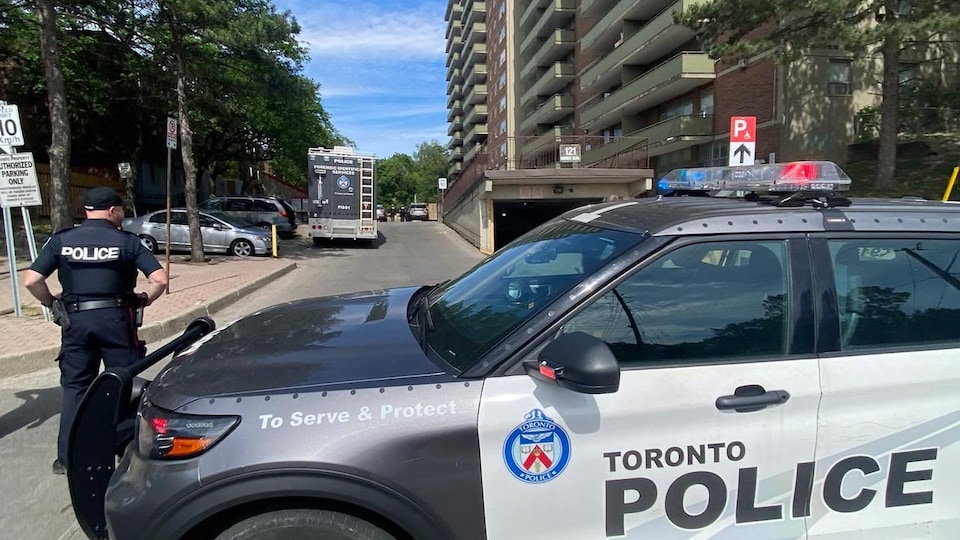 Une autopatrouille de la police de Toronto près d'une scène de crime.
