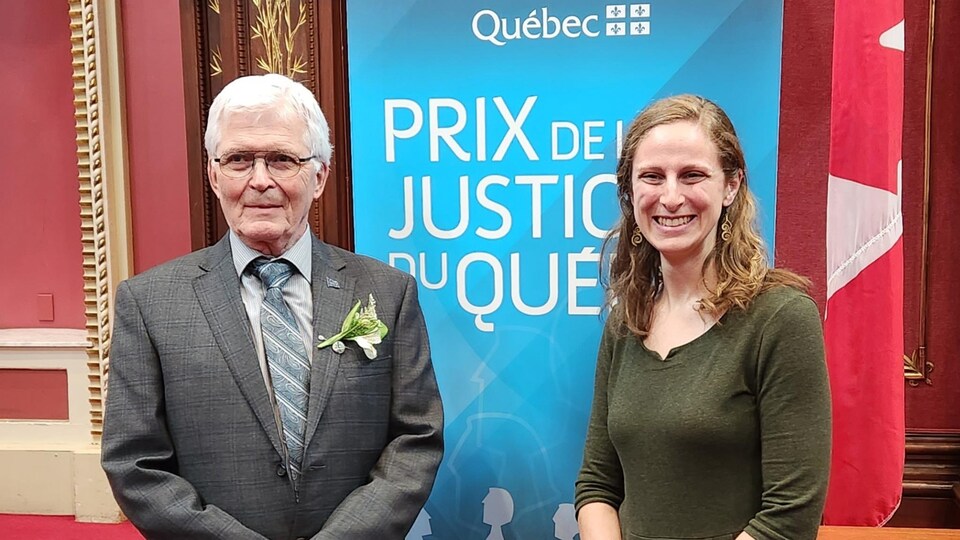 Gaétan Bégin et la députée solidaire de Sherbrooke, Christine Labrie à l'Assemblée nationale.