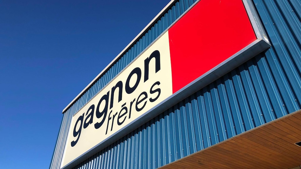 L'enseigne du commerce Gagnon Frères à Sept-Îles
