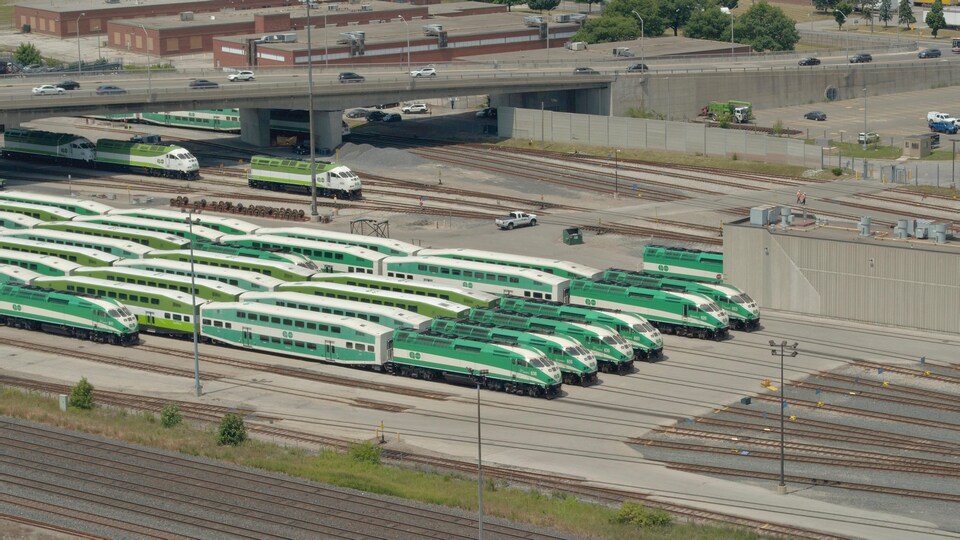 Des trains de banlieue.