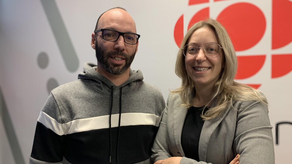Garry Parke et Andréanne Laberge dans les locaux de Radio-Canada.