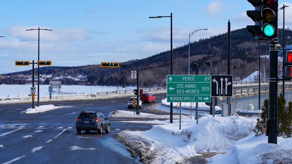 Le carrefour de la route 132 et de la route 198 à Gaspé.
