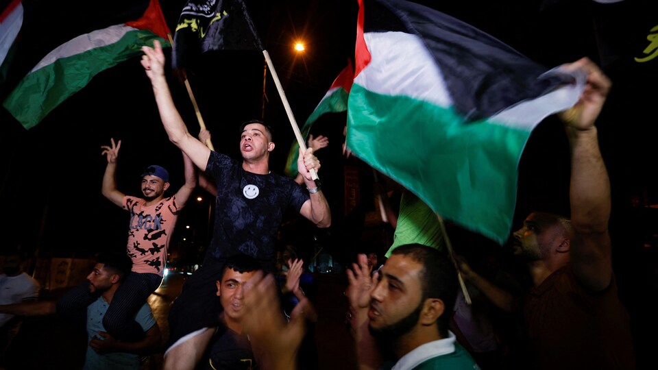 Célébrations dans les rues de Gaza après l'annonce du cessez-le-feu.