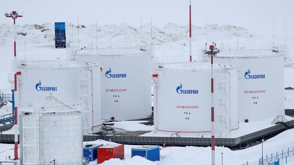 Des bassins de l'entreprise Gazprom, dans la neige