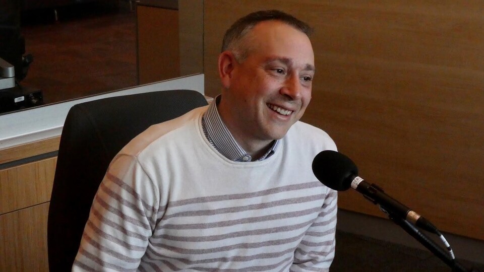 Gene Cormier, chef cuisinier, en entrevue à l'émission Le Réveil Nouveau-Brunswick de Radio-Canada.