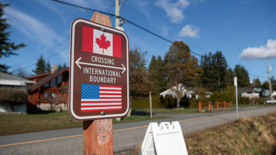 https://images.radio-canada.ca/q_auto,w_960/v1/ici-info/16x9/generique-etats-unis-canada-frontiere-douane.PNG