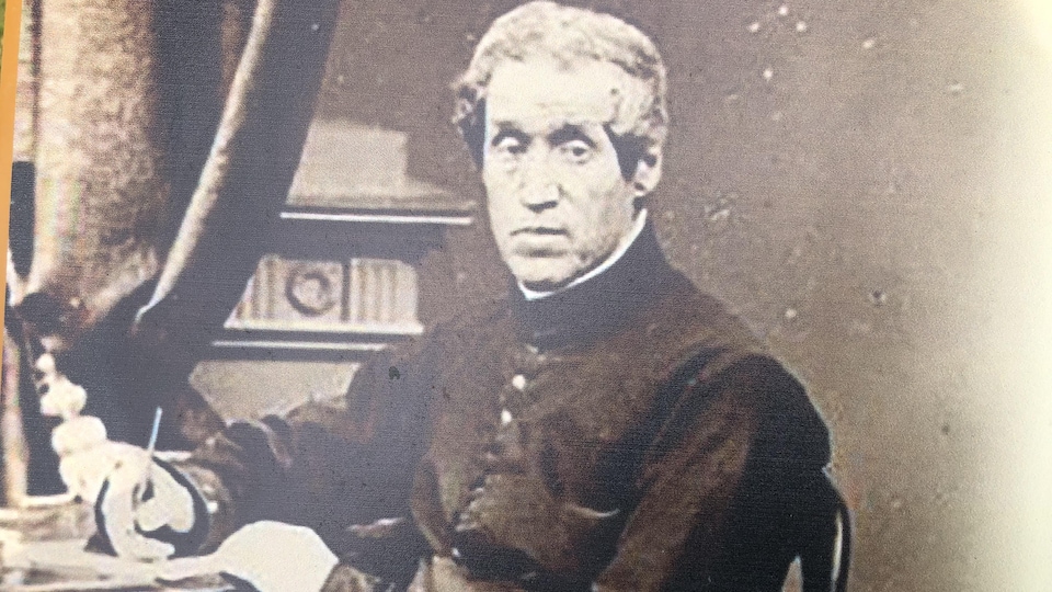 Une photo noir et blanc de l'abbé Georges-Antoine Belcourt 