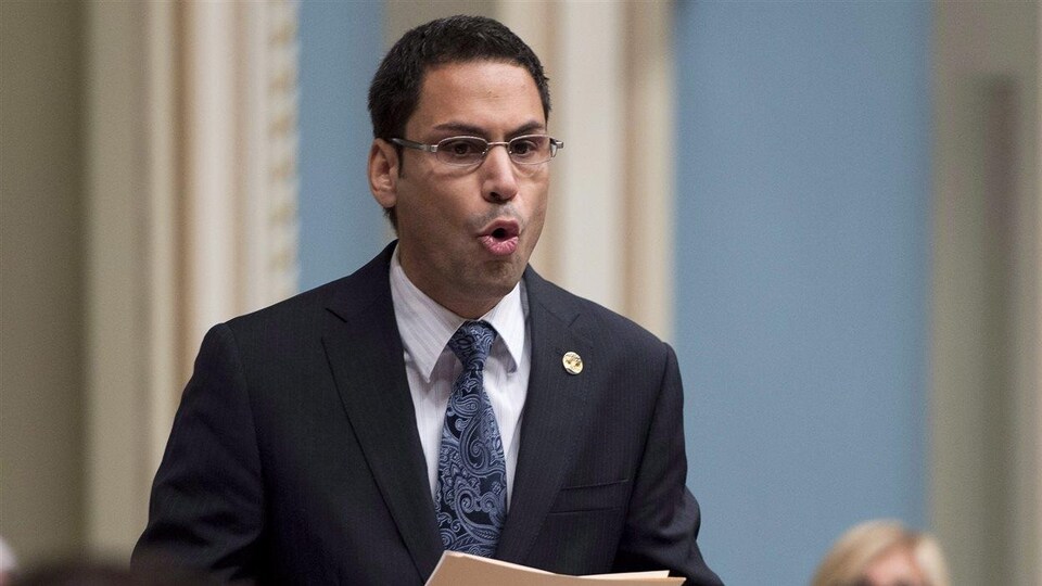 Le député de Laurier-Dorion, Gerry Sklavounos, au Salon bleu de l'Assemblée nationale en novembre 2012.