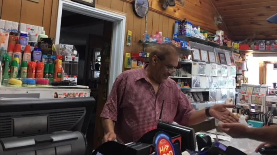 Ghaffar Khan, le propriétaire de Key Marine Resort, à Key River. 