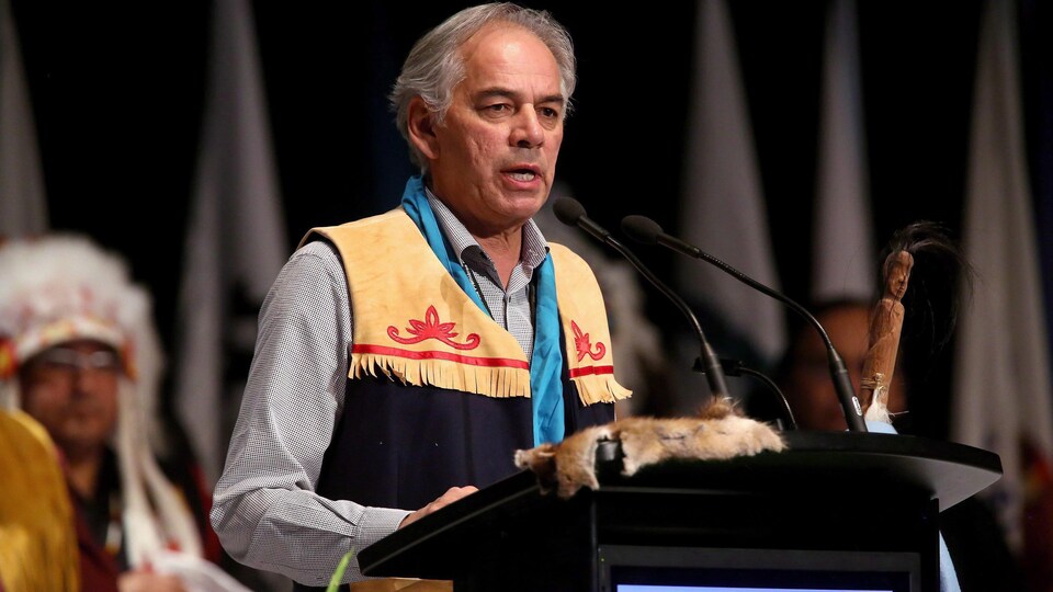 Ghislain Picard s'adressant à l'Assemblée des Premières Nations à Winnipeg en décembre 2014.