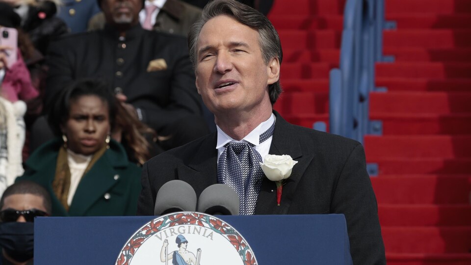 Glenn Youngkin lors de son assermentation comme gouverneur de la Virginie.