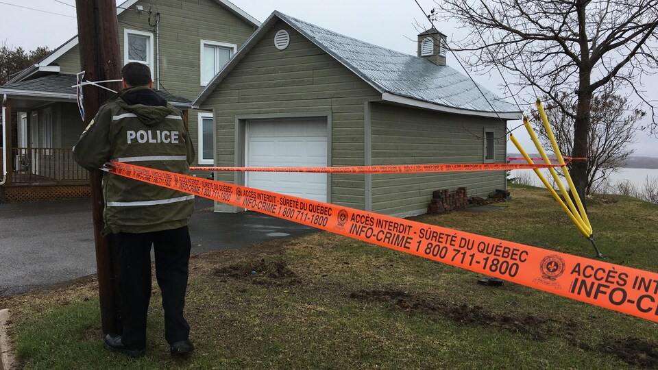 La marina s'effondre à nouveau à DeschaillonssurSaintLaurent ICI