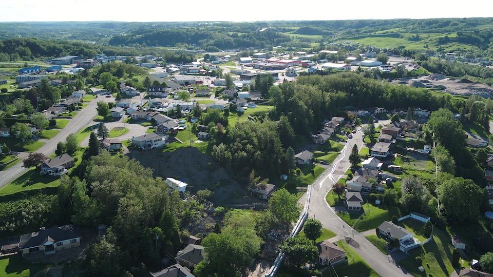 Une vue aérienne de la zone sinistrée à La Baie.