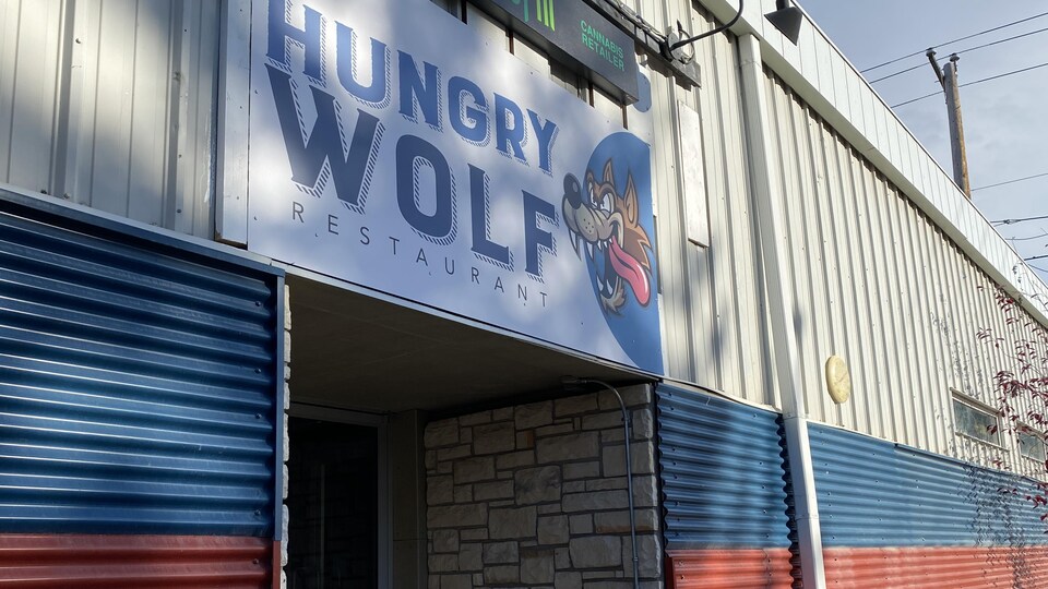 La façade du restaurant Hungry Wolf.