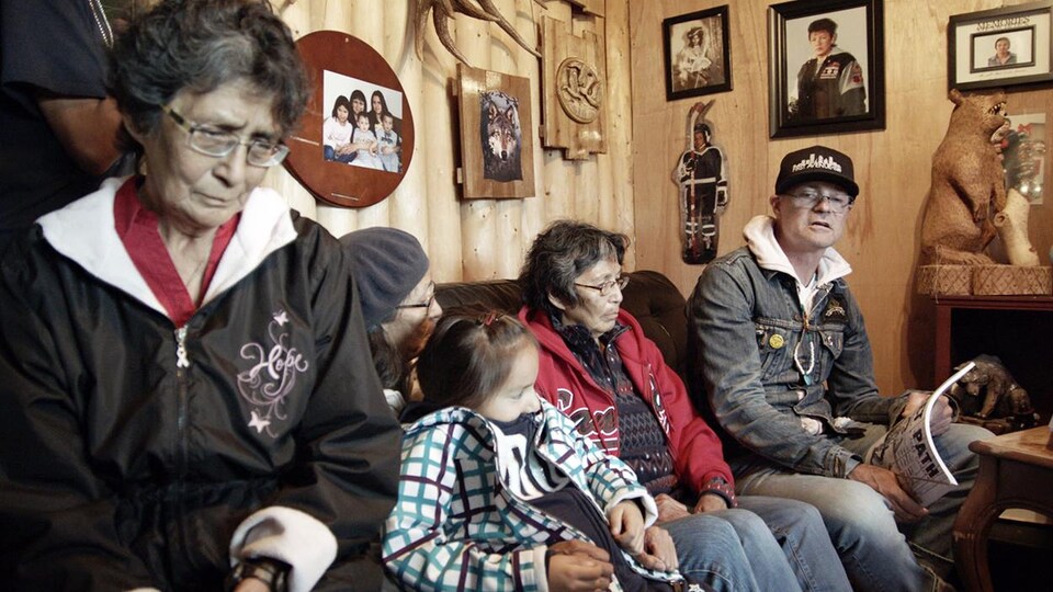 Gord Downie et la famille de feu Chanie Wenjack