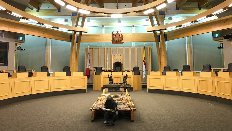 La salle de l'assemblée législative du Nunavut.