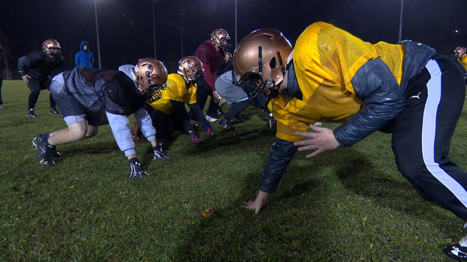 L Equipe De Football Les Griffons Du Grand Gaspe En Grande Finale Radio Canada Ca