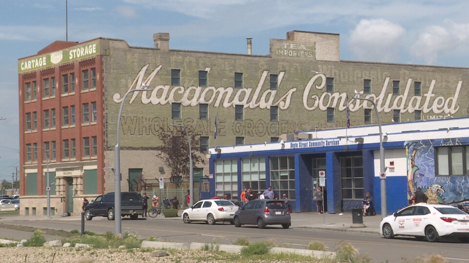Le parc sera clôturé et enclavé entre le centre communautaire Boyle Street et un immeuble désaffecté.