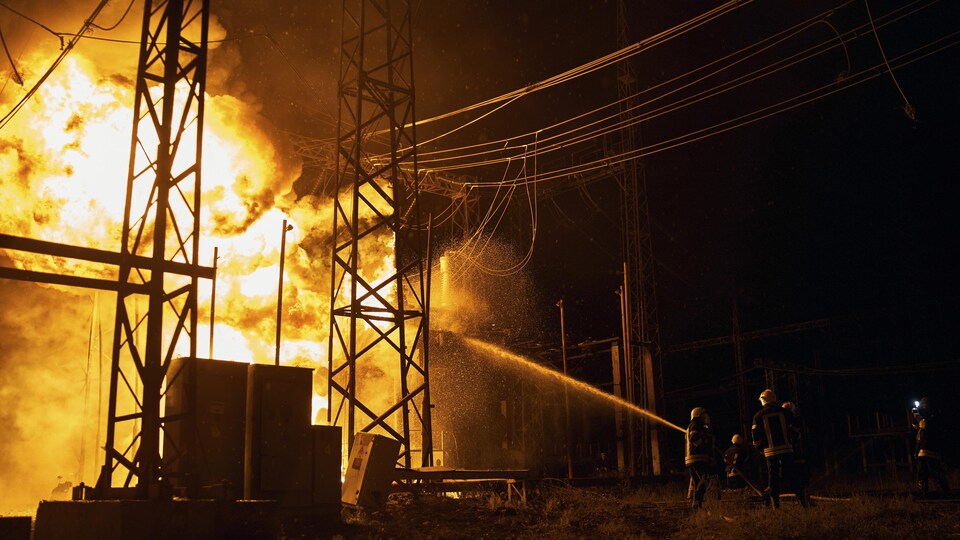 Zelensky blâme Moscou pour les coupures d'électricité dans l'est de l' Ukraine | Guerre en Ukraine | Radio-Canada.ca