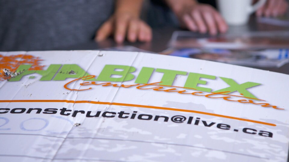 Une affiche d'Habitex construction.