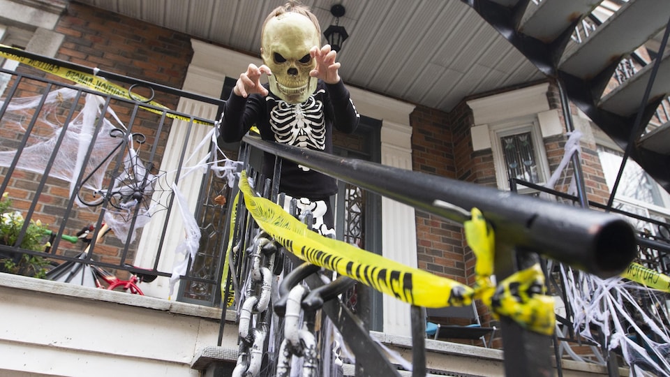 Montréal et d'autres villes du Québec reportent l'Halloween pour cause